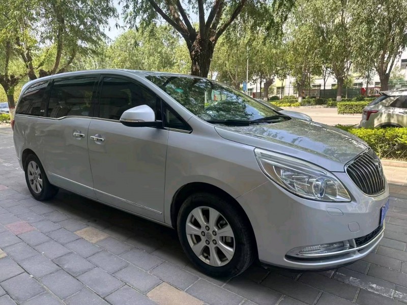 保定16年别克GL82