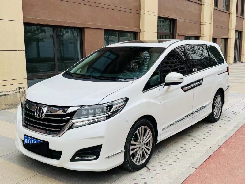 青岛18年本田艾力绅3