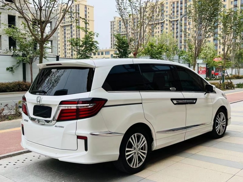 青岛18年本田艾力绅4