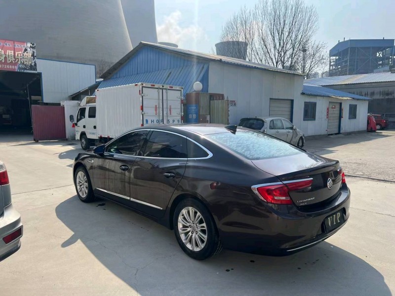 青岛17年别克君越5