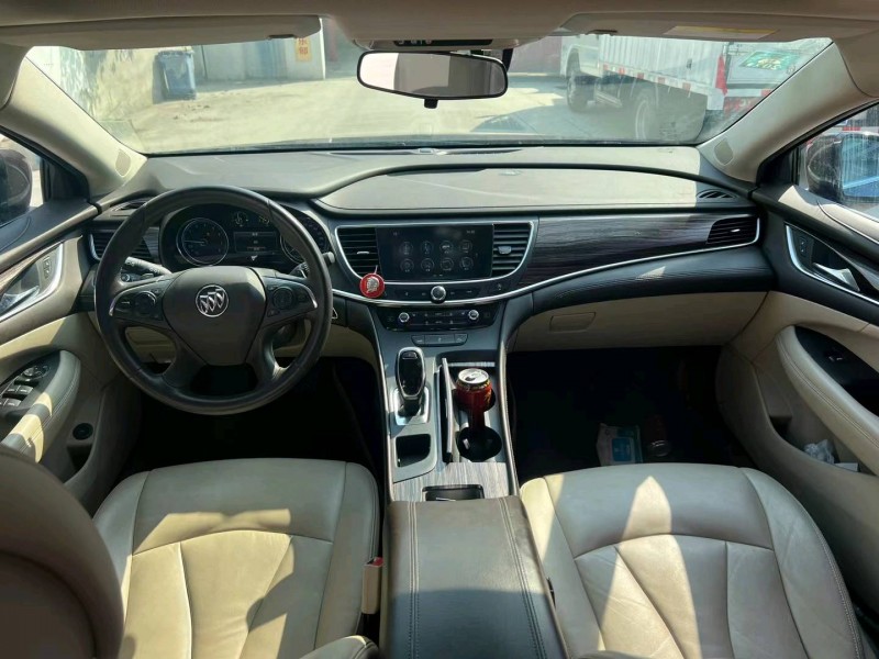 青岛17年别克君越8