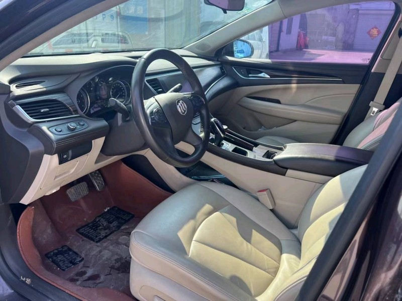 青岛17年别克君越9