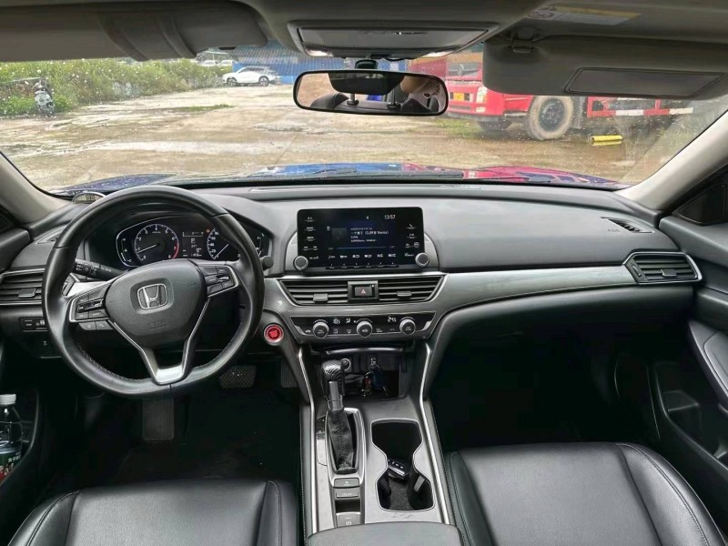 南宁18年本田雅阁4