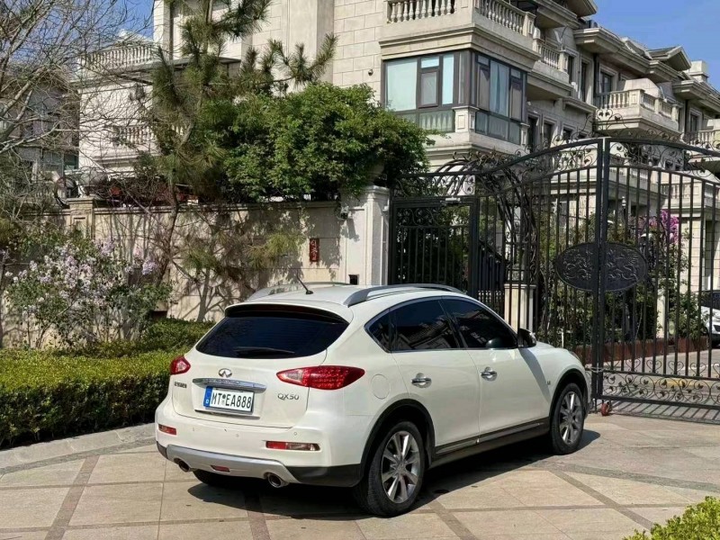 青島17年英菲尼迪QX505