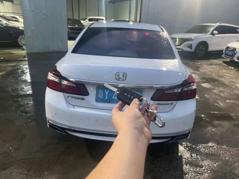 广州16年本田雅阁5
