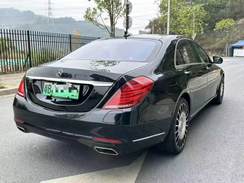 广州17年奔驰S8