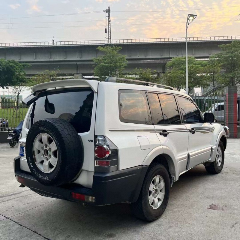 佛山10年三菱帕杰罗7