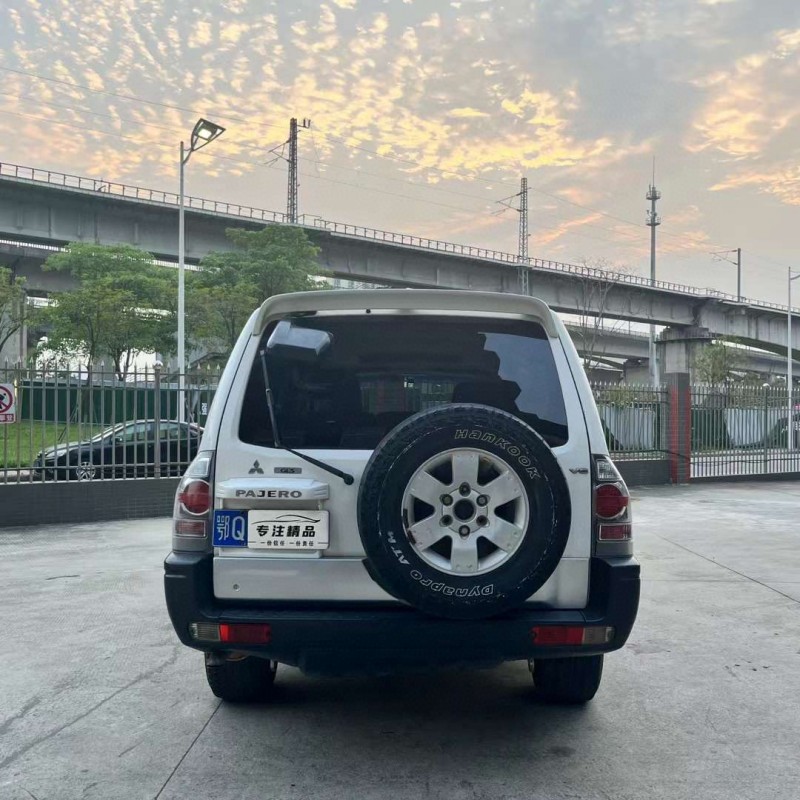 佛山10年三菱帕杰罗9