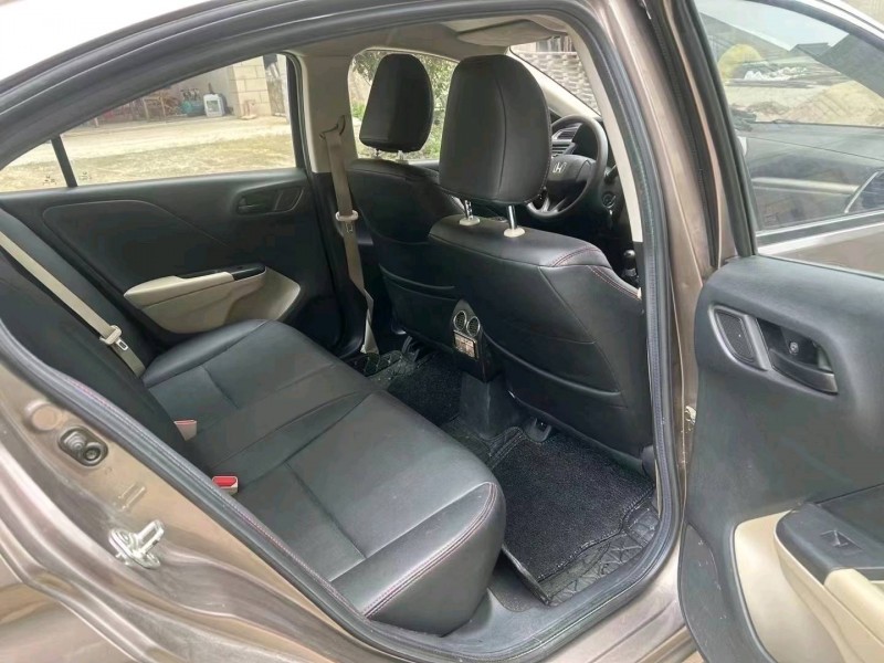 南宁17年本田哥瑞8