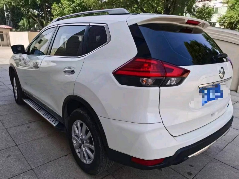 保定18年日产奇骏5