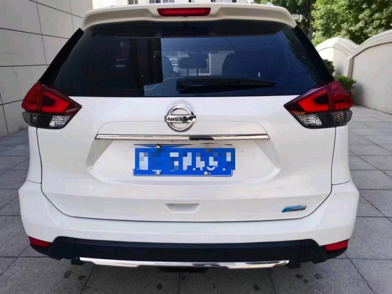 保定18年日产奇骏8