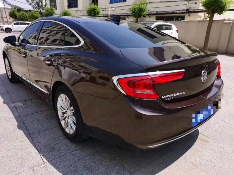 保定18年别克君越4