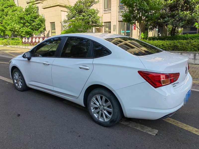 苏州17年别克威朗8