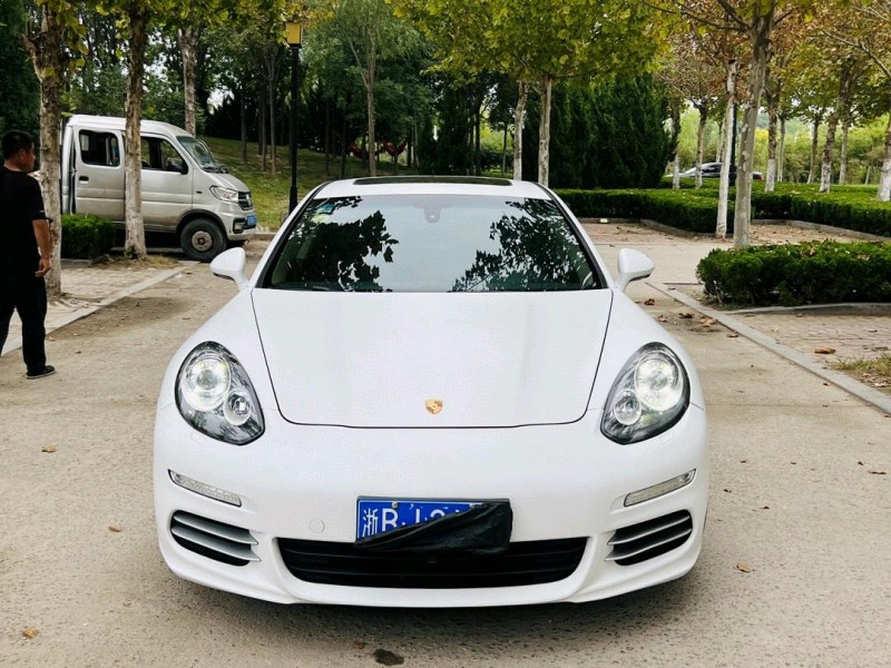 聊城14年保时捷帕拉梅拉1