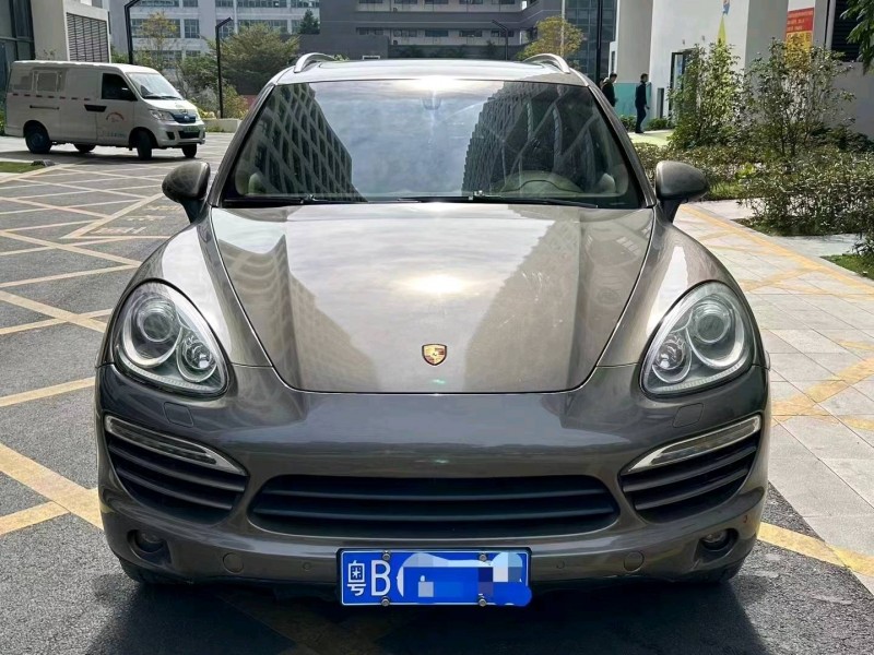 广州12年保时捷卡宴1