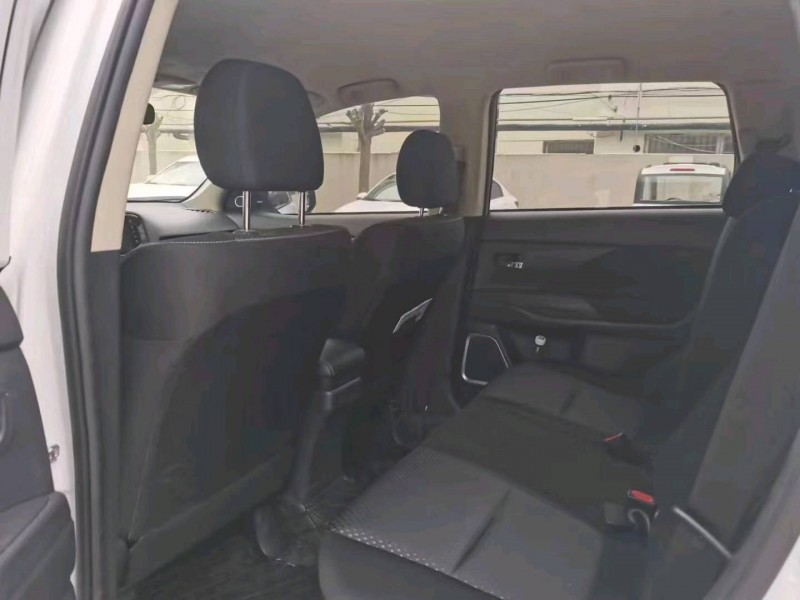 保定21年三菱欧蓝德6