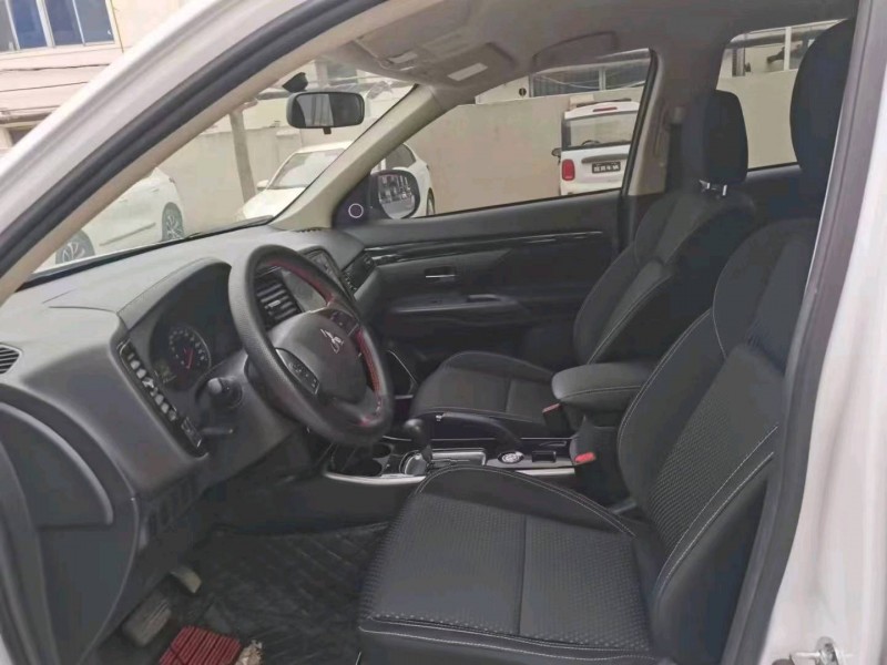 保定21年三菱欧蓝德8