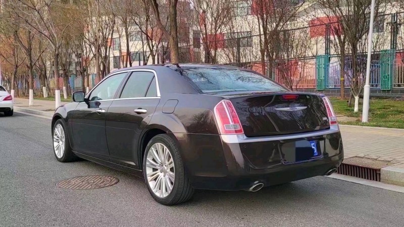 邢台13年克莱斯勒300C3