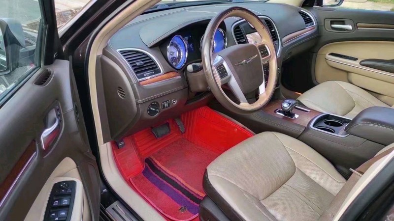 邢台13年克莱斯勒300C5