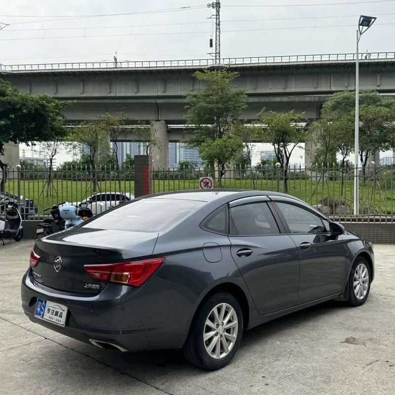 佛山17年别克威朗7