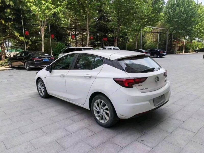 保定16年别克威朗2