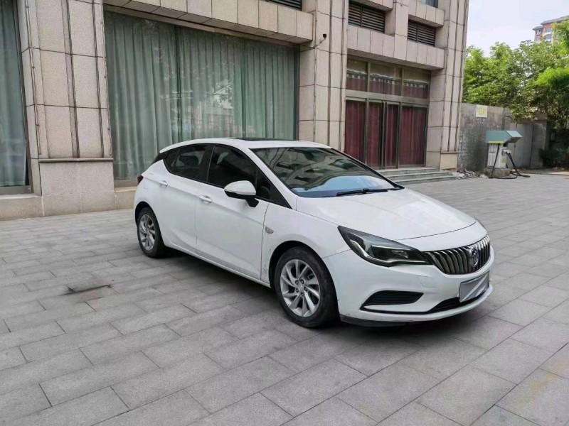 保定16年别克威朗3