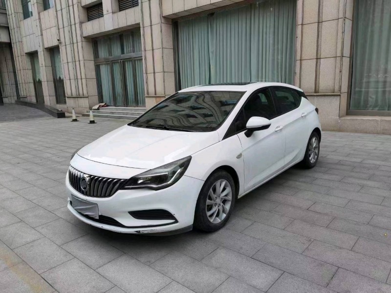 保定16年别克威朗4