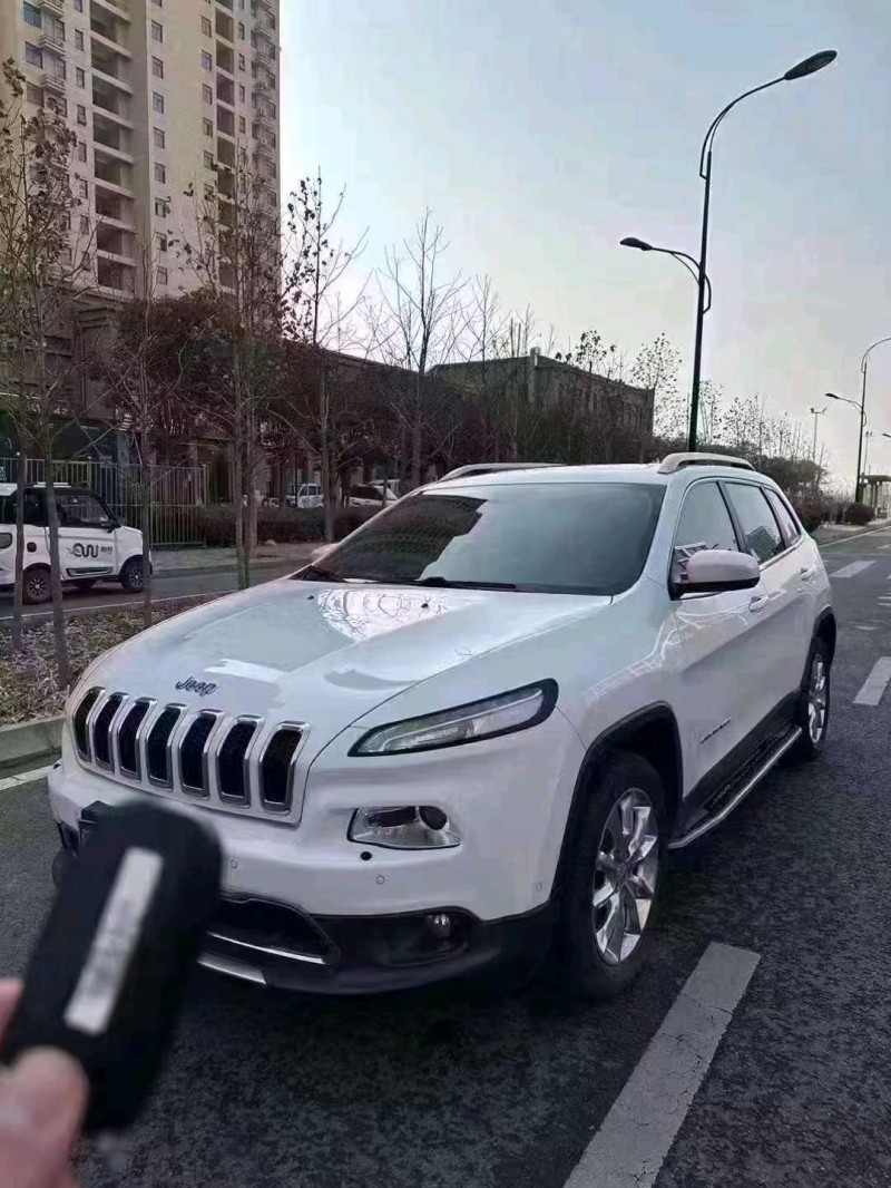 馬鞍山17年Jeep自由光2