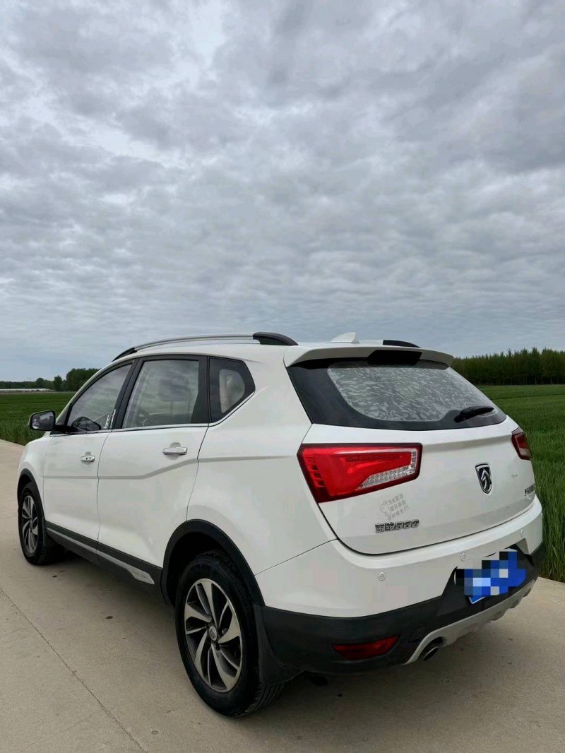 青島17年寶駿5608