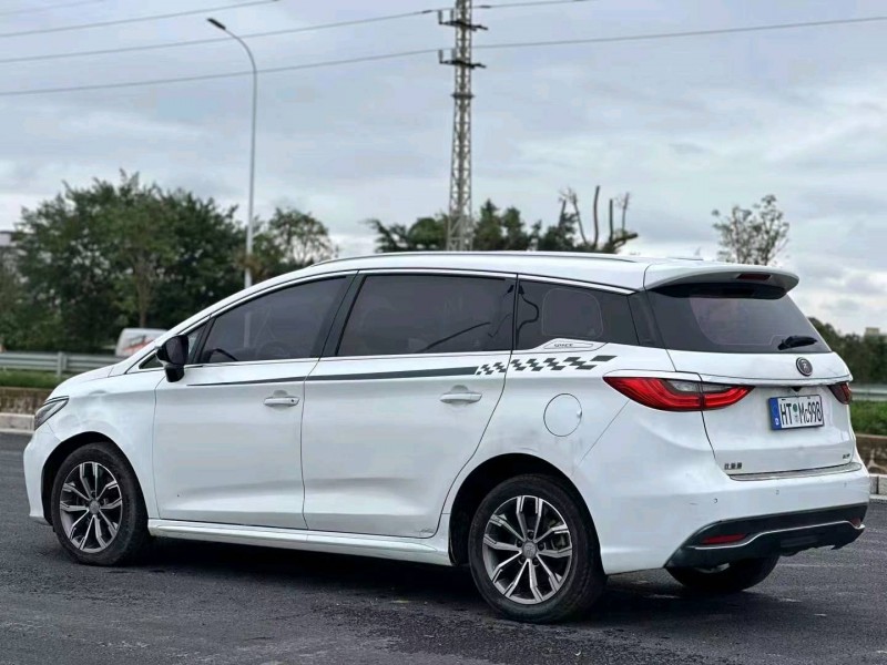 广州19年比亚迪宋MAX7