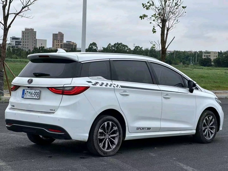 广州19年比亚迪宋MAX8