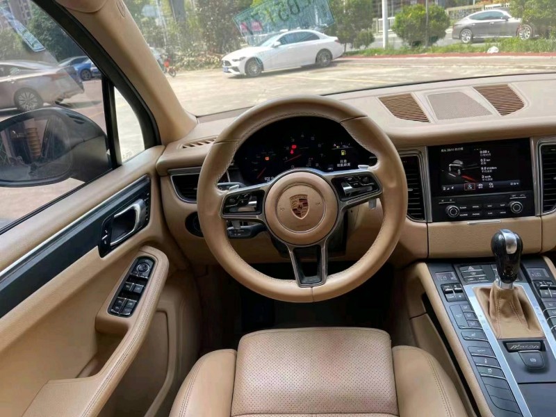 广州17年保时捷Macan8