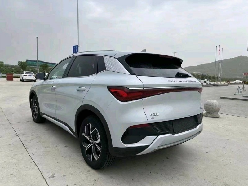 济南24年比亚迪元8