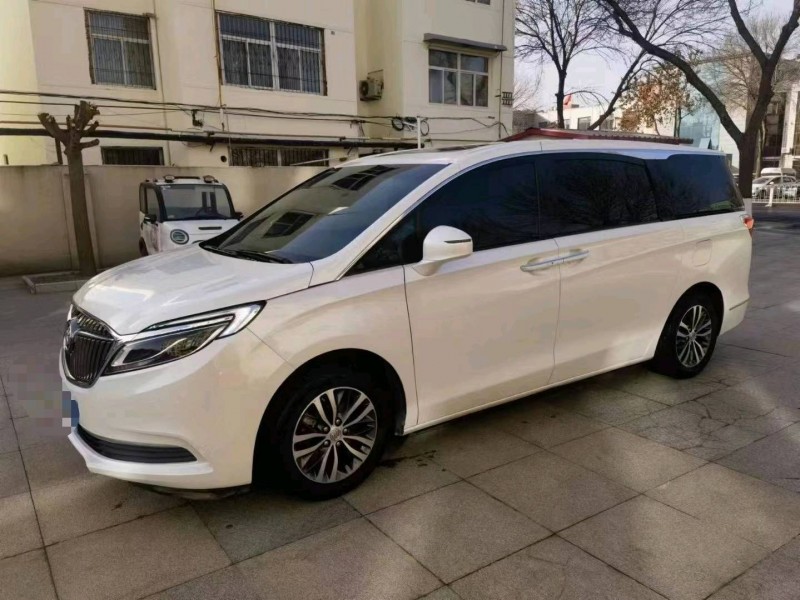 保定17年别克GL82