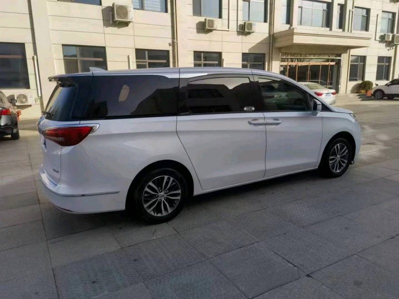 保定17年别克GL84