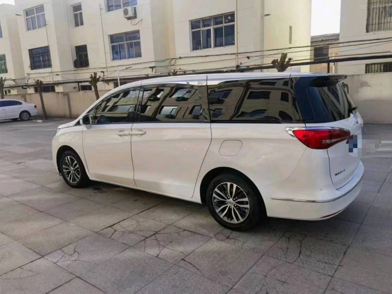 保定17年别克GL85