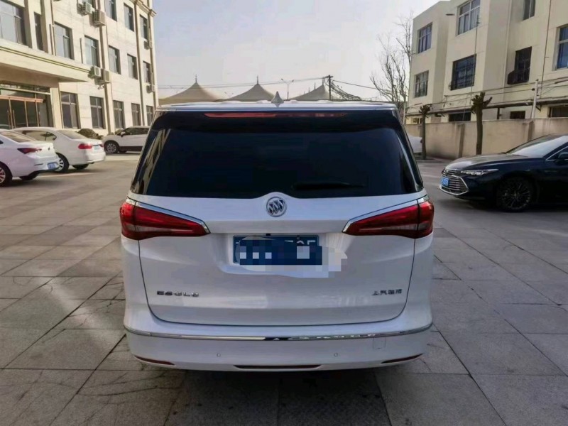 保定17年别克GL89