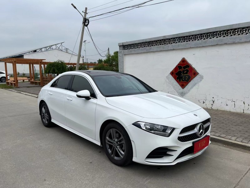 青岛23年奔驰A3
