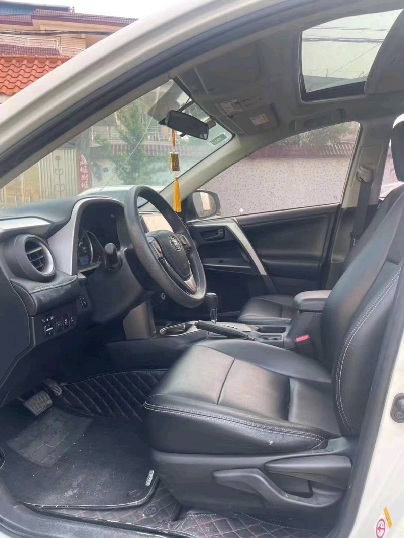 广州17年丰田RAV44