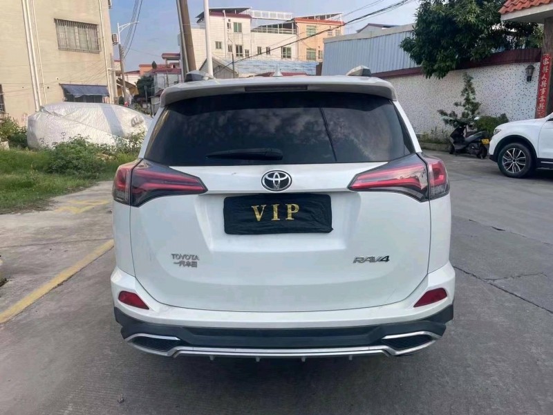 广州17年丰田RAV47