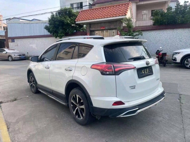 广州17年丰田RAV48