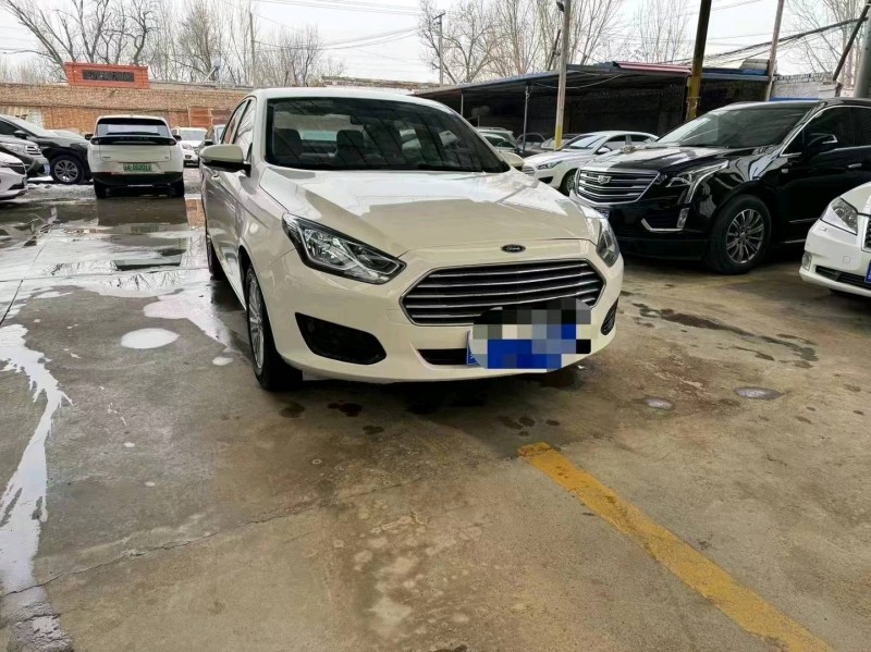 保定18年福特福睿斯2