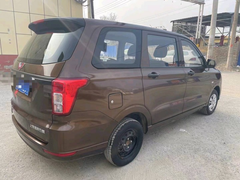保定19年五菱汽車宏光4