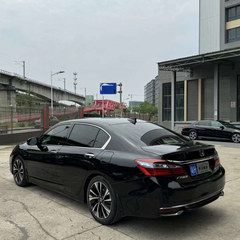 佛山17年本田雅阁7
