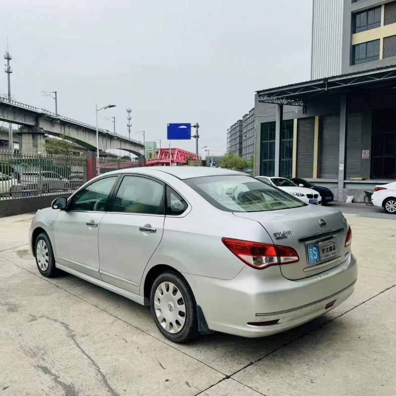 佛山16年日产轩逸8