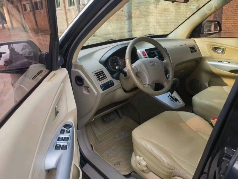 保定13年现代途胜8