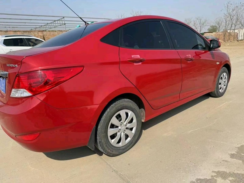 保定14年现代瑞纳4