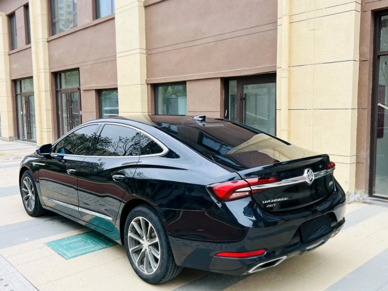 聊城20年别克君越8