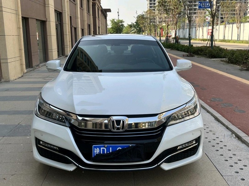 聊城17年本田雅阁1