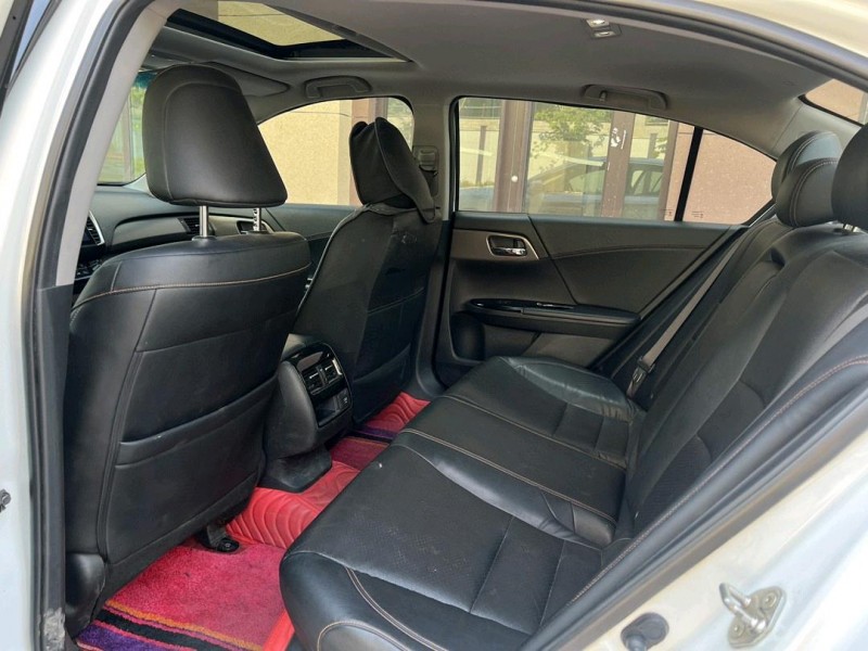 聊城17年本田雅阁9